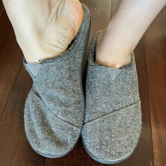 Toms Slippers Fuzzy Lined Sz 10 - Picture 1 of 5